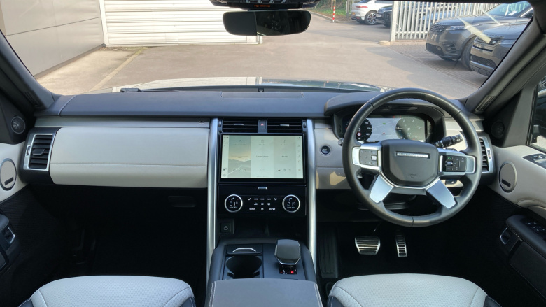 Land Rover Discovery 3.0 D300 Dynamic SE 5dr Auto Diesel Station Wagon